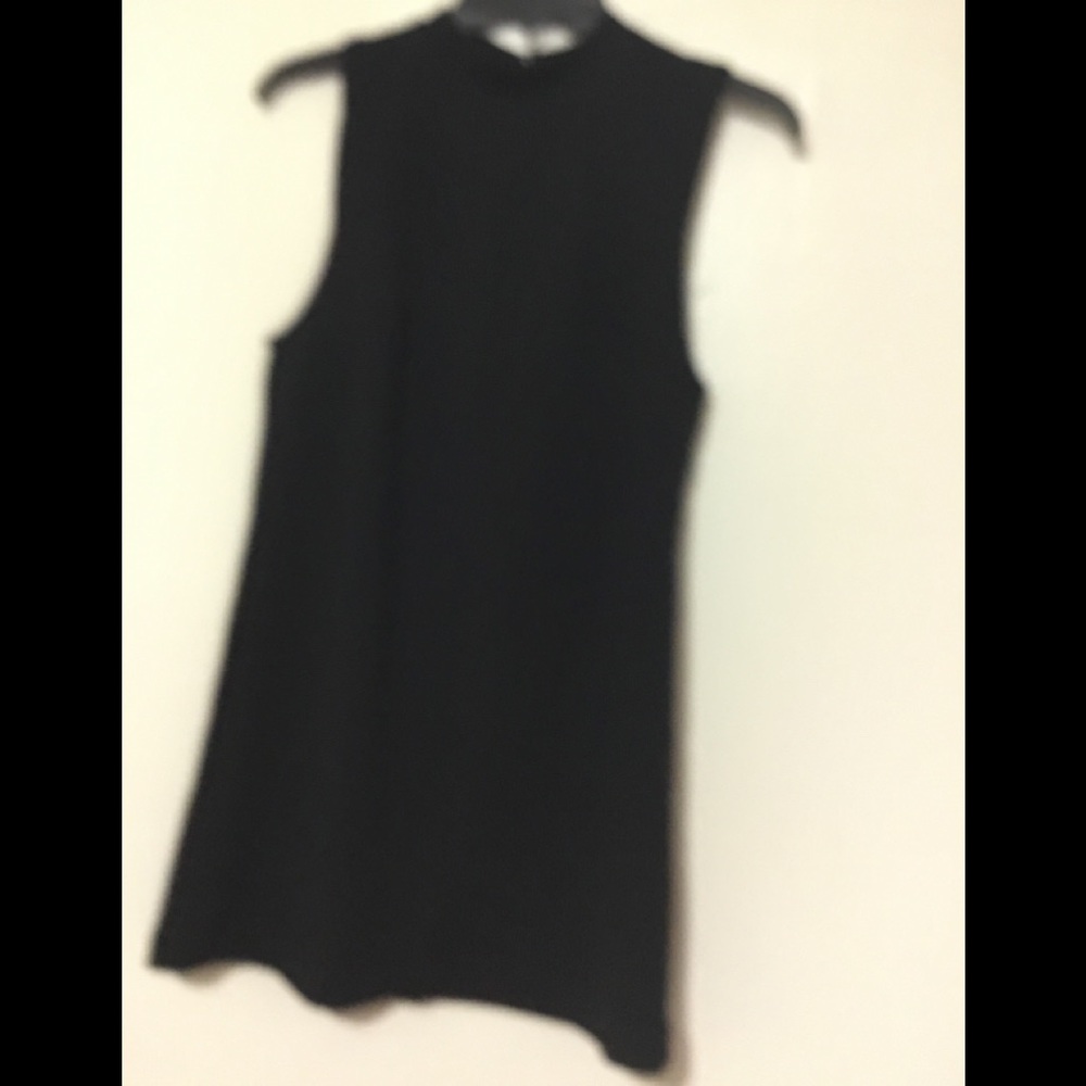 Cute little black dress size small very pretty.